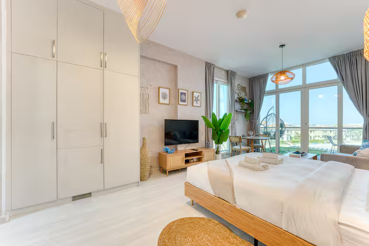 Iconic Palm Studio With Views